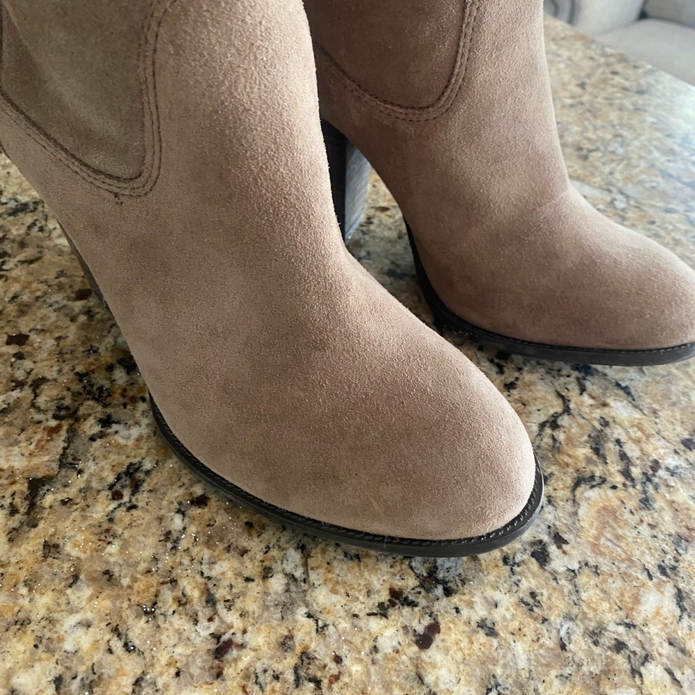 VINCE CAMUTO  Braden Suede Slouch Boots Almond Latte 3" Heel Size 9 - Picture 7 of 13